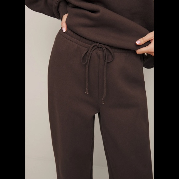 NWT Reformation Boyfriend Sweatpant in Cafe - Picture 3 of 7